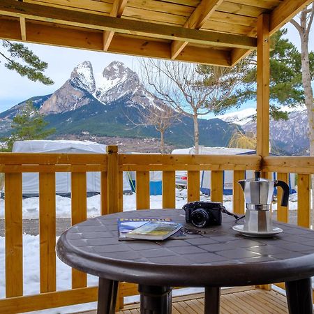 Bungalows Del Camping Pedraforca Салдас Номер фото