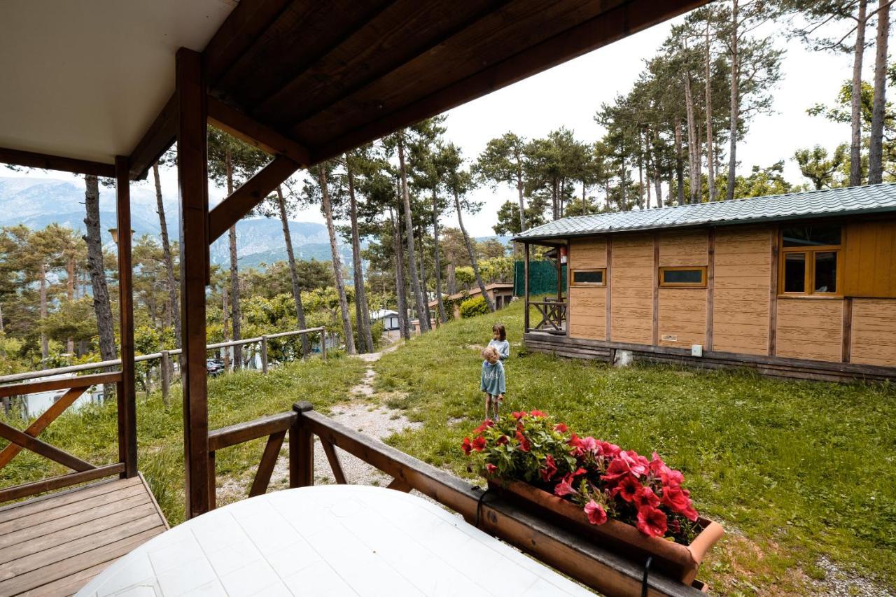 Bungalows Del Camping Pedraforca Салдас Екстер'єр фото