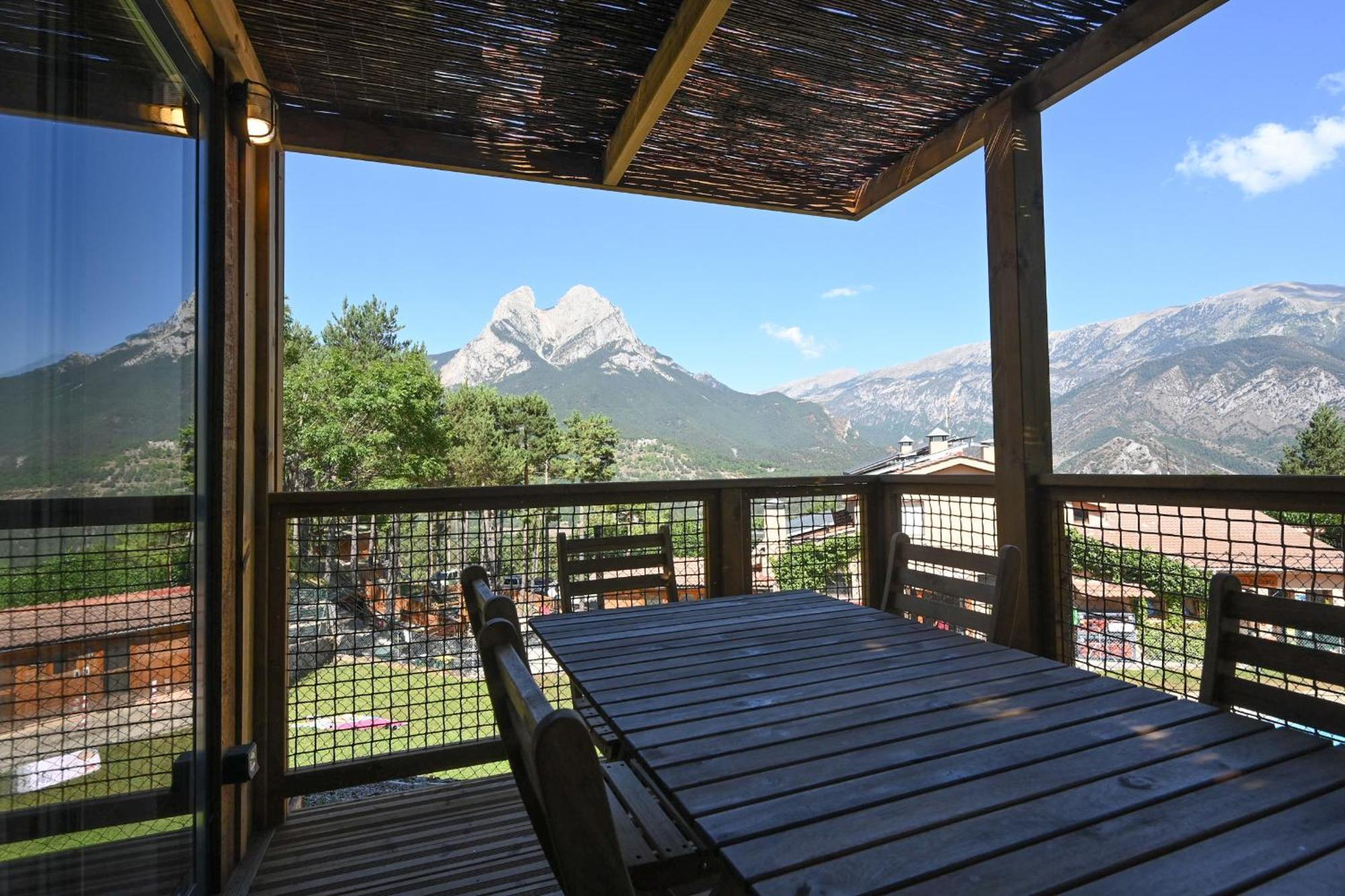 Bungalows Del Camping Pedraforca Салдас Номер фото