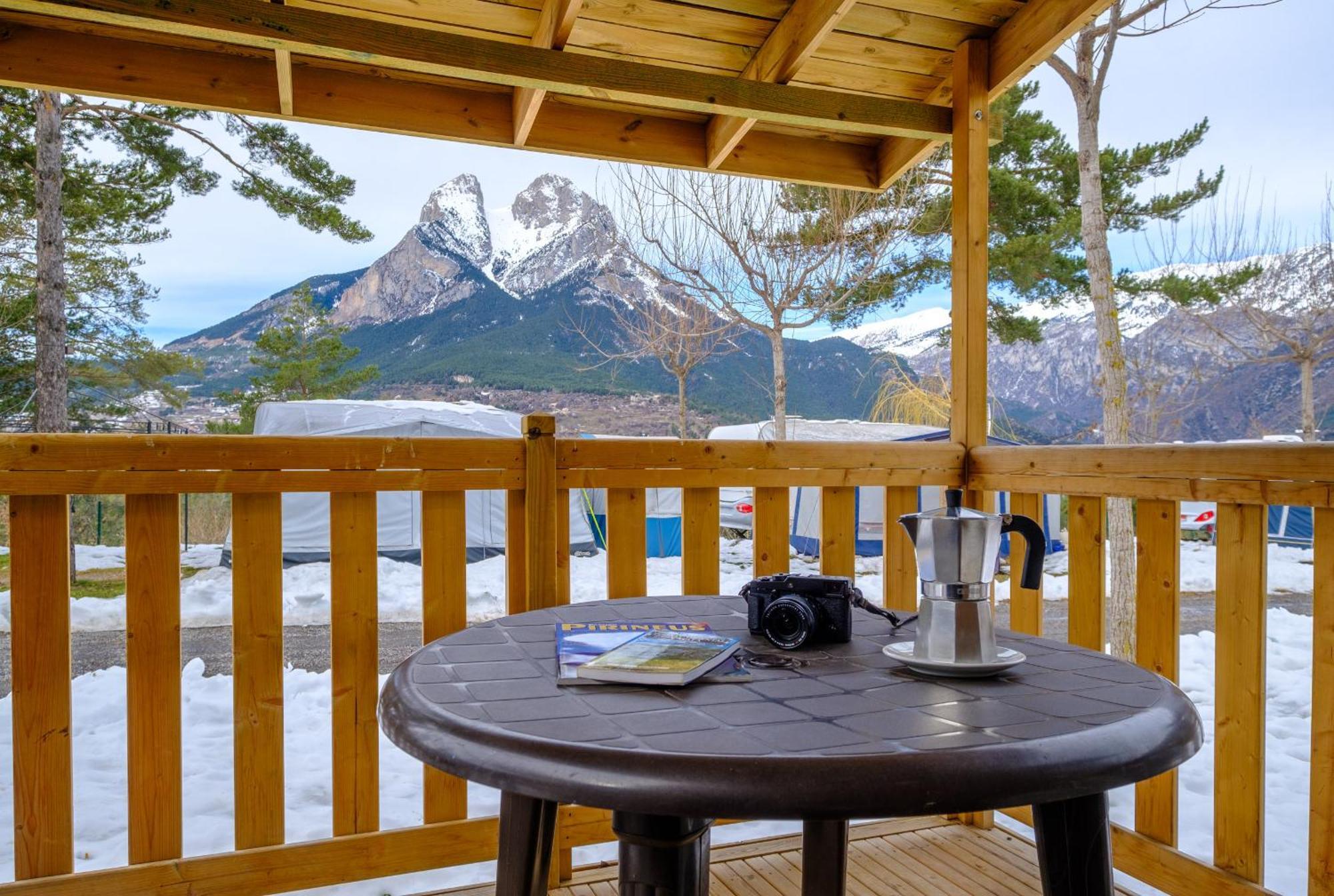 Bungalows Del Camping Pedraforca Салдас Номер фото