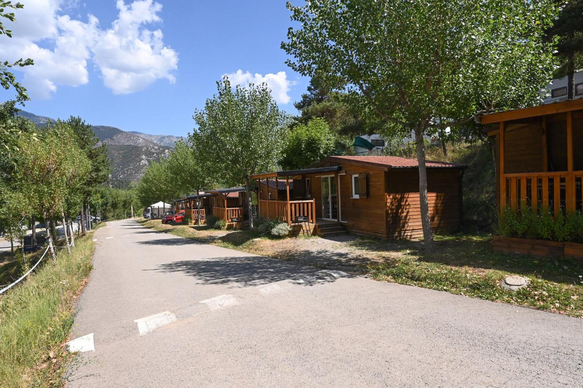 Bungalows Del Camping Pedraforca Салдас Номер фото