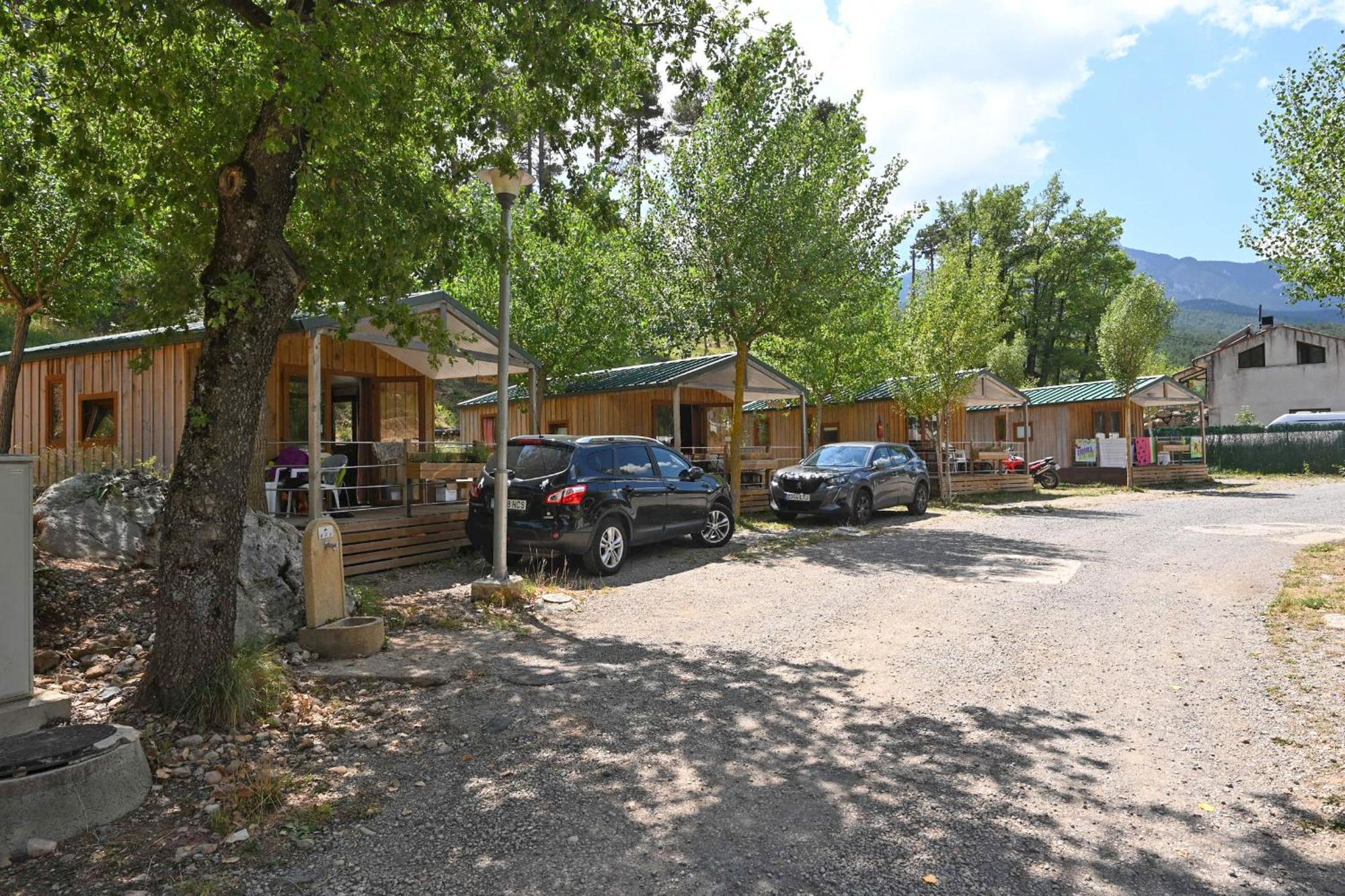 Bungalows Del Camping Pedraforca Салдас Номер фото